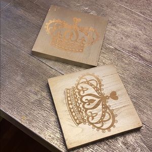 2 Decorative crown wall accents
